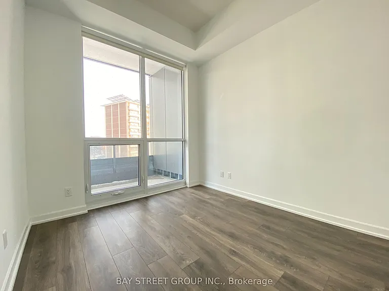 36 Manor Rd E #302 — Photo 6