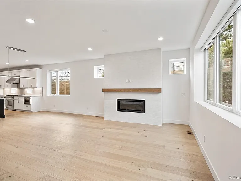 290 Monroe St — Photo 21