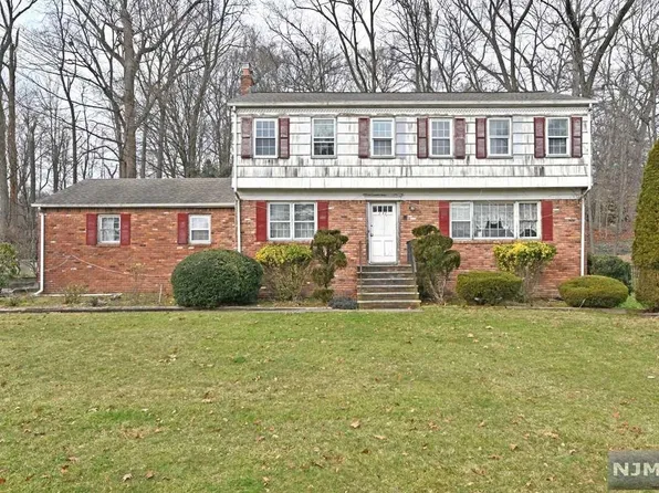 731 Amherst Dr, Township Of Washington, NJ 07676