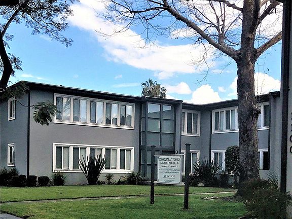 4th image of 1100 E San Antonio Dr APT B