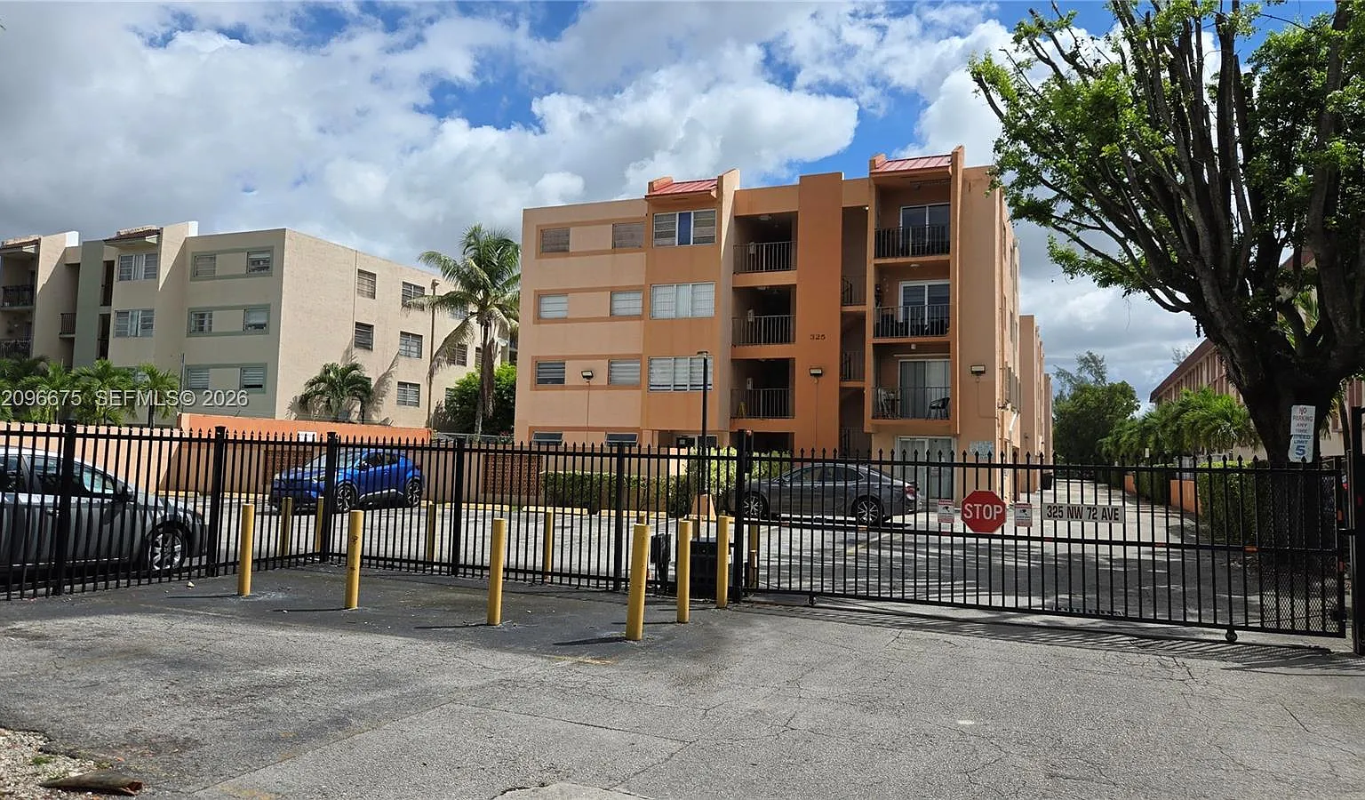 Milam Condo South — Photo 1