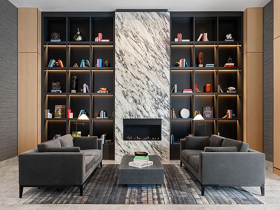 071824 - 210s12 - Amenities - Lobby - 070