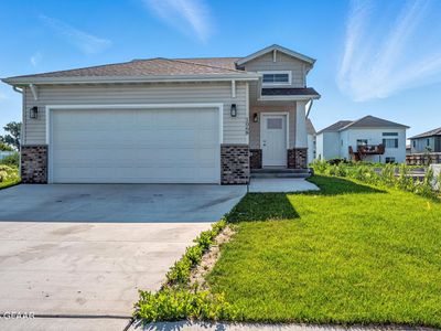 1068 David Dr, Grand Forks, ND, 58201