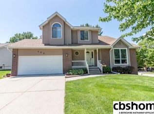 592 N 153rd St, Omaha, NE 68154