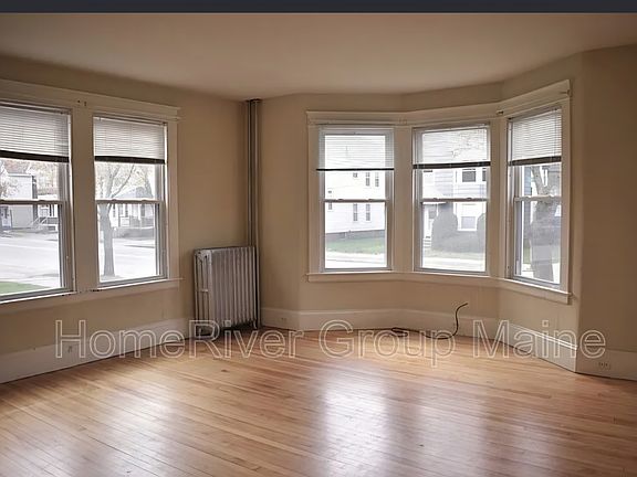 5th image of 169 College St APT 5