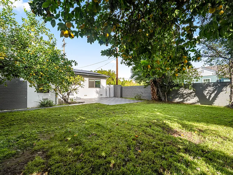 14034 Valerio St — Photo 47