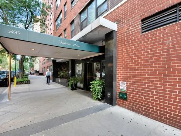 200 East 27th Street image 7 of 9