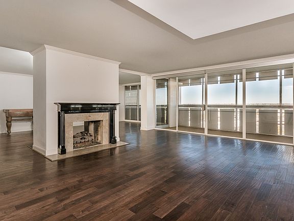 3rd image of 2028 S Austin St APT 1101