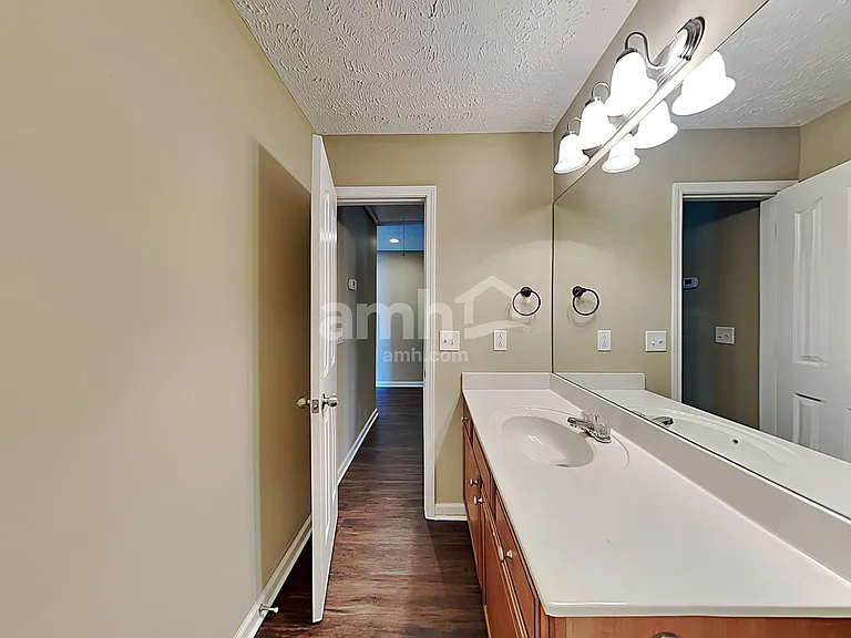 1802 Potters Ct — Photo 17