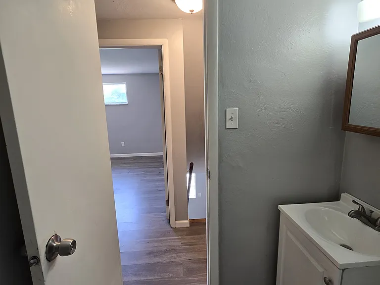 2103 Vantine St — Photo 3