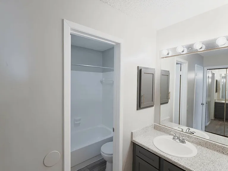 Hidden Oaks Apartments — Photo 42