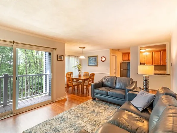 7 Wake Robin Rd Unit 407, Lincoln, RI 02865