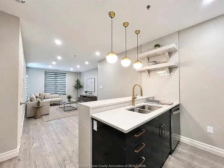 531 Pelissier St #206 — Photo 6