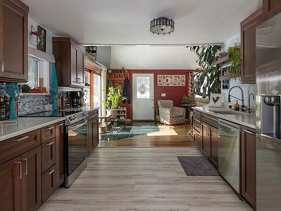 5th image of 20 Fairgrounds Road