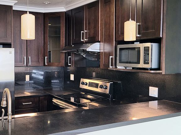 2nd image of 825 La Playa St APT 431