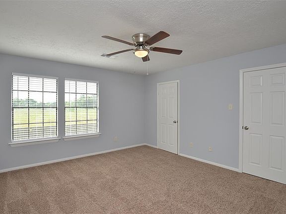 5th image of 2715 Country Place Dr