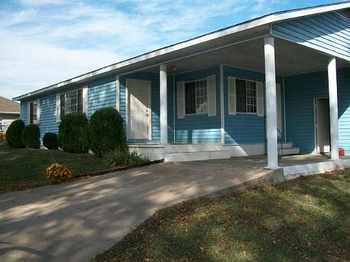 1st image of 902 N College Ave