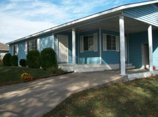902 N College Ave, Huntsville, AR 72740