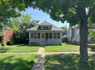 420 52nd St, Moline, IL 61265