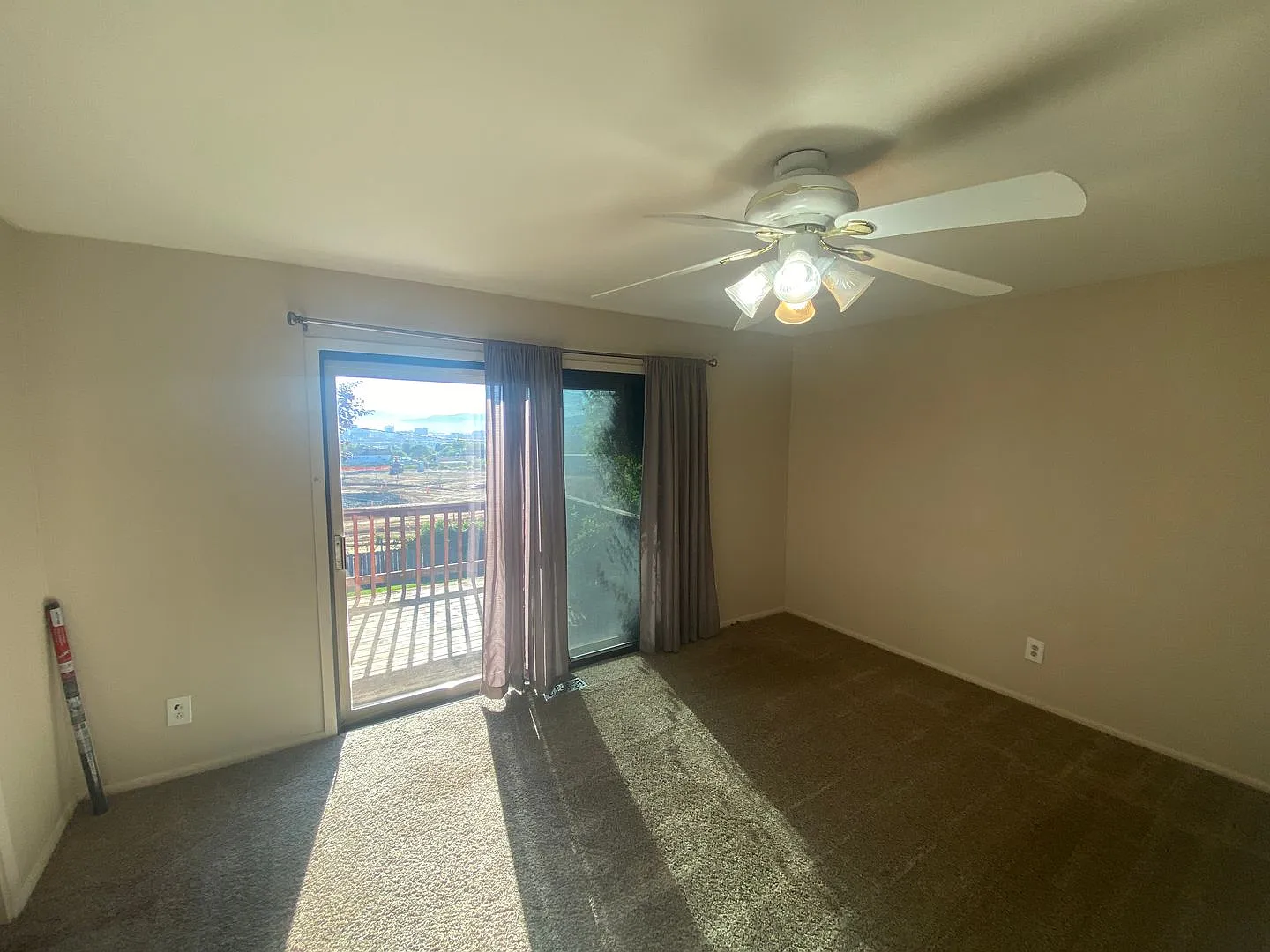 Northwest Reno - 3 Bed 2.5 Bath - Split Level — Photo 3