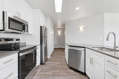 Sunset Summit Apartments Photo 1