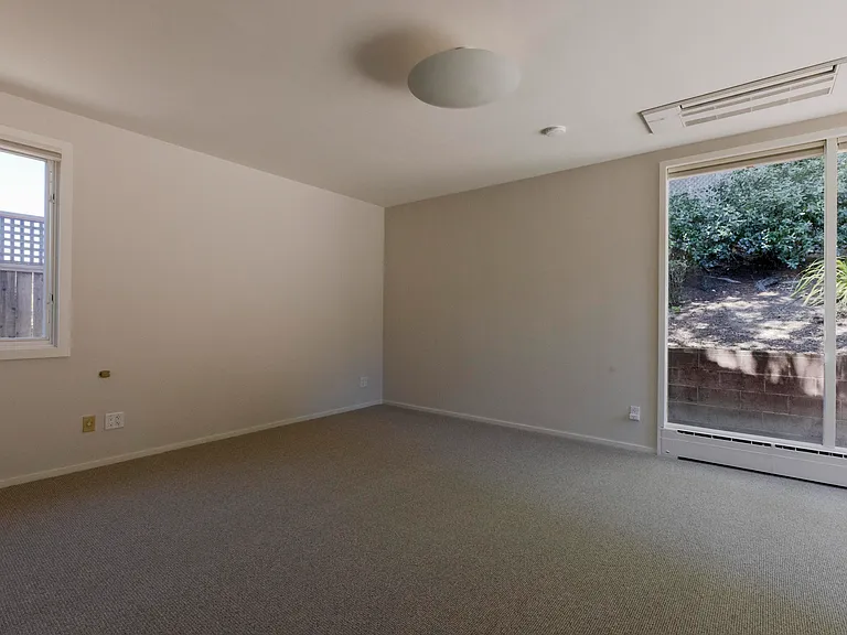 44 Bayview Ave — Photo 22