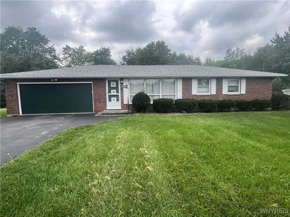 6882 Walmore Rd, Niagara Falls, NY 14304