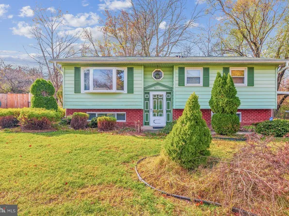 9801 Glen View Dr, Clinton, MD 20735