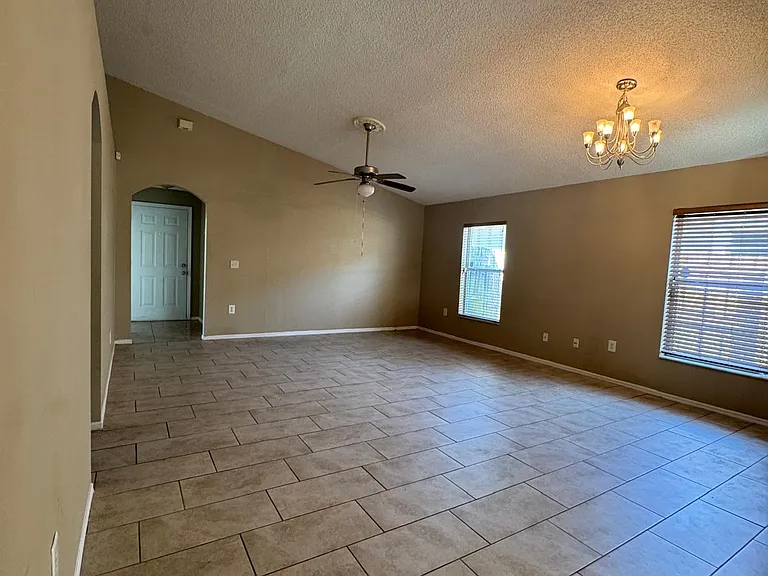 2713 Palm Isle Way — Photo 3