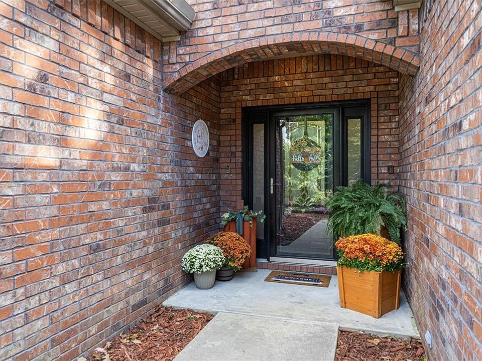 1st image of 30 Bedford Ln