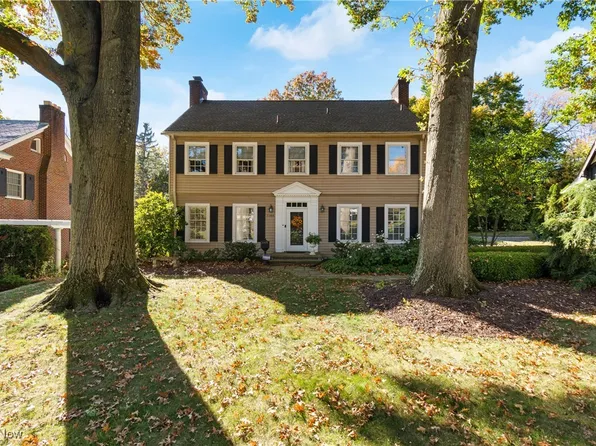 1166 Sunset View Dr, Akron, OH 44313