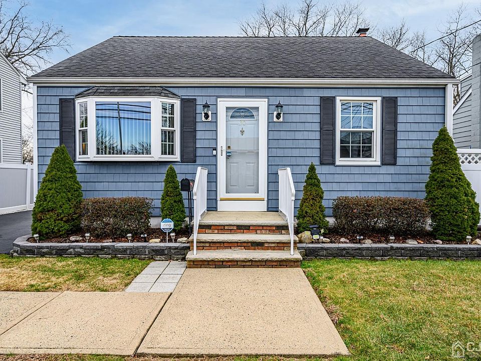 1st image of 30 Vaughn Ave