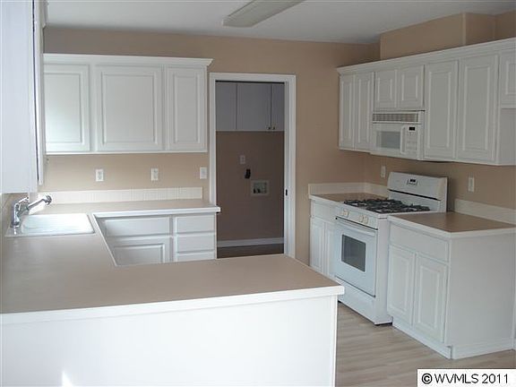 5th image of 65 Sweden Cir