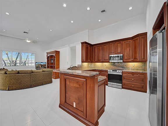 5th image of 2523 Golf View Dr