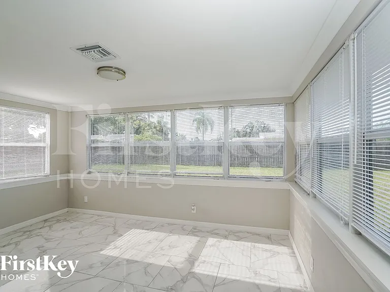 202 E Jasmine Rd — Photo 8