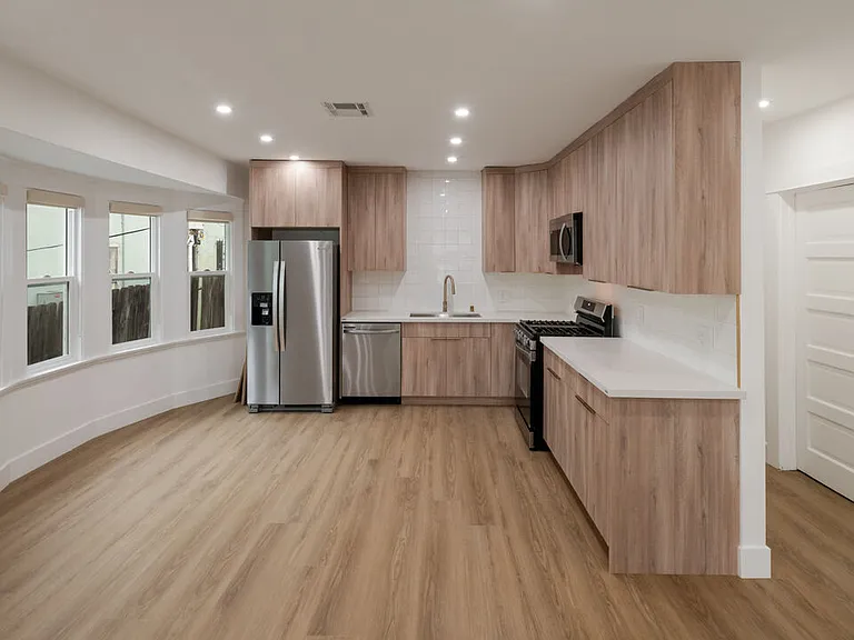5729 Carlton Way #3/4 — Photo 3