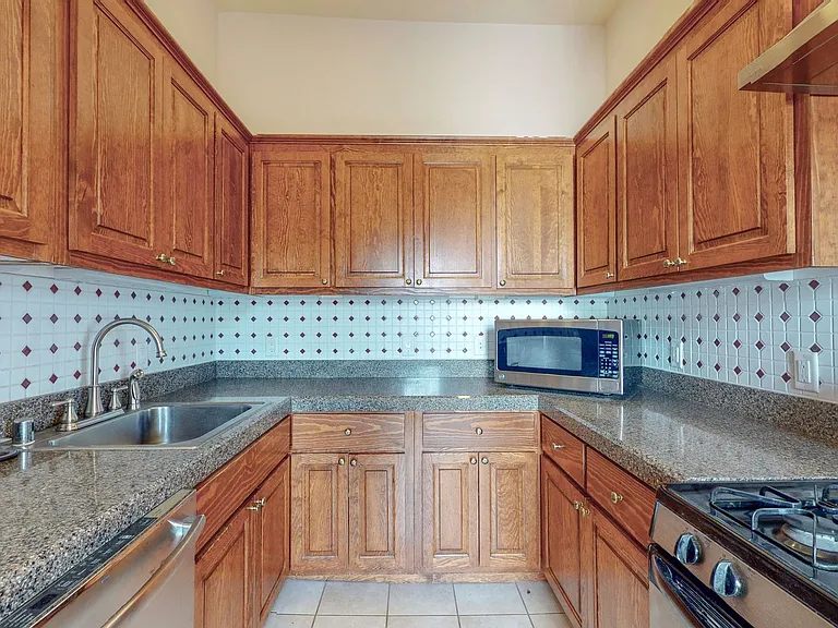 421 High St SE — Photo 10