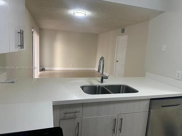 1463 Lake Crystal Dr — Photo 4