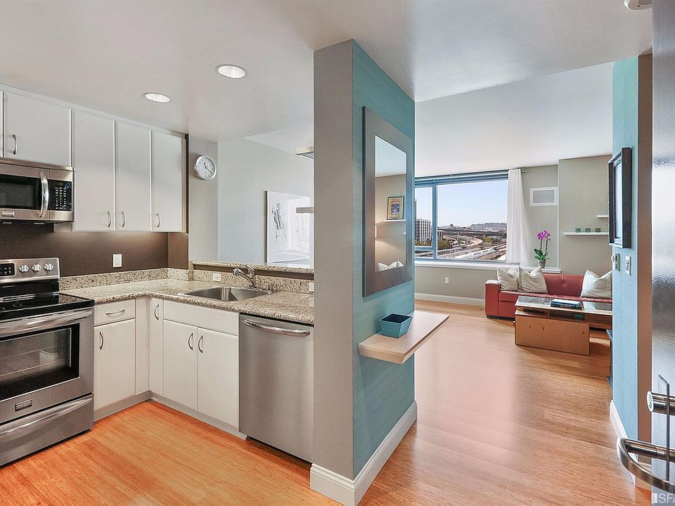 1st image of 260 King St Unit 439