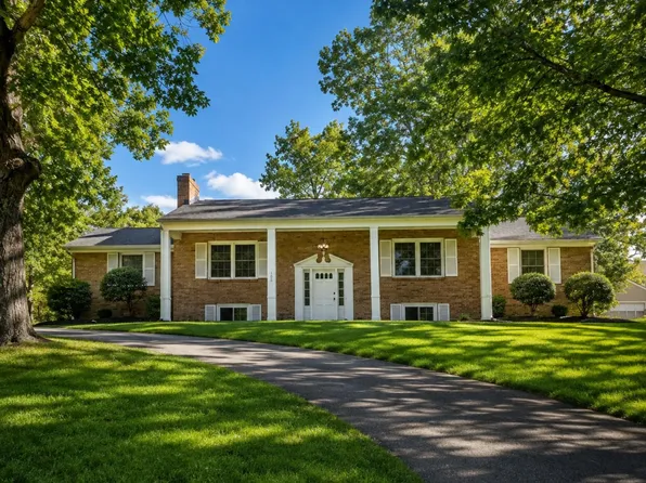 102 Woodland Rd, Fredericksburg, VA 22401