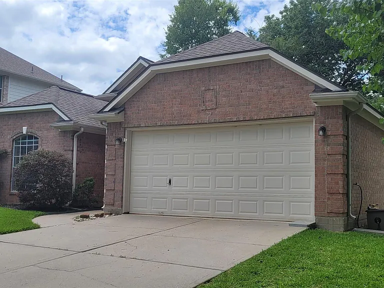 3825 Evergreen Way — Photo 2