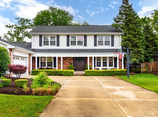 2S151 Stratford Rd, Glen Ellyn, IL 60137