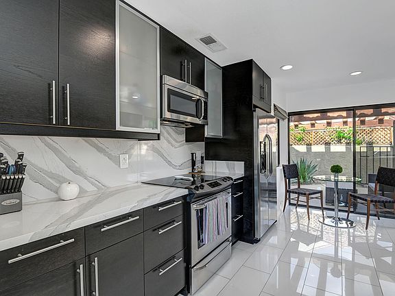 4th image of 233 N Canyon Cir