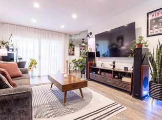 18307 Burbank Blvd, Tarzana, CA 91356