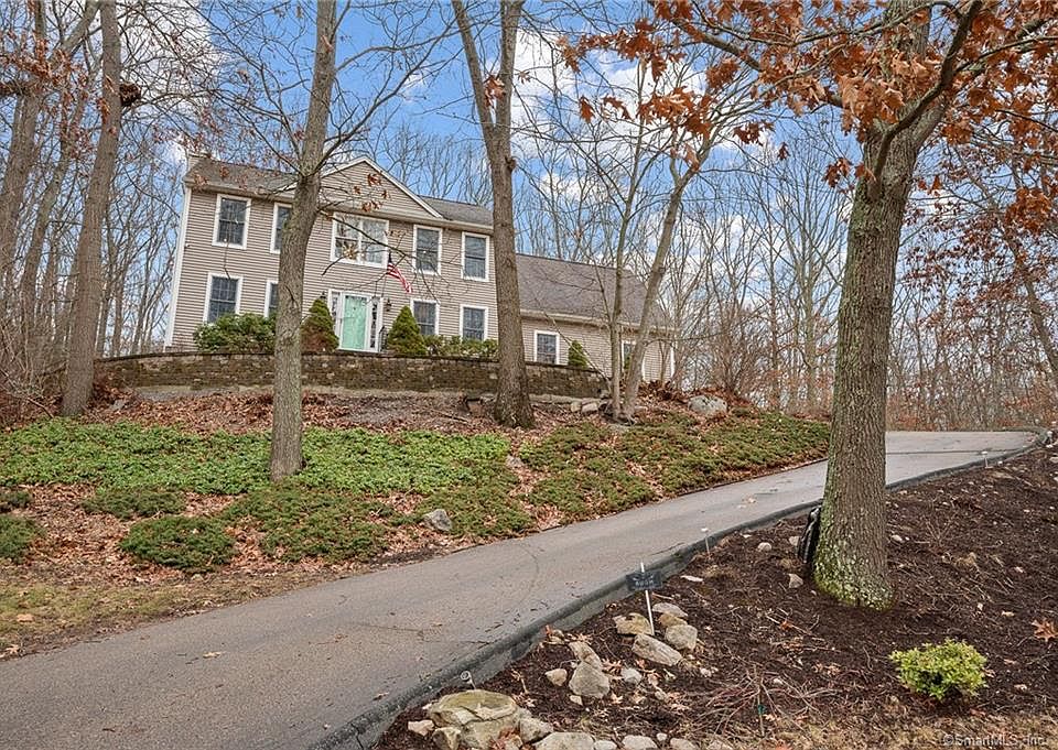 1st image of 32 Yorkshire Dr
