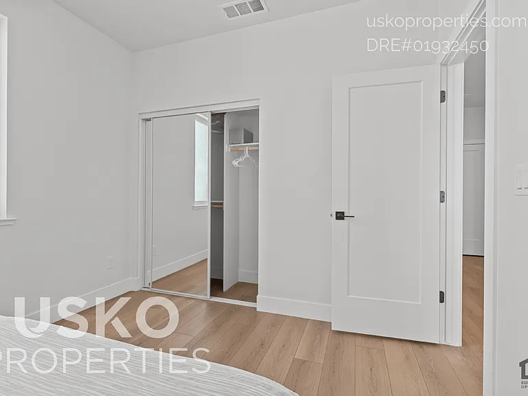 4825 Chippendale Dr — Photo 17