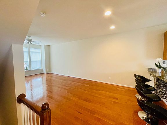 4th image of 9482 Canonbury Sq