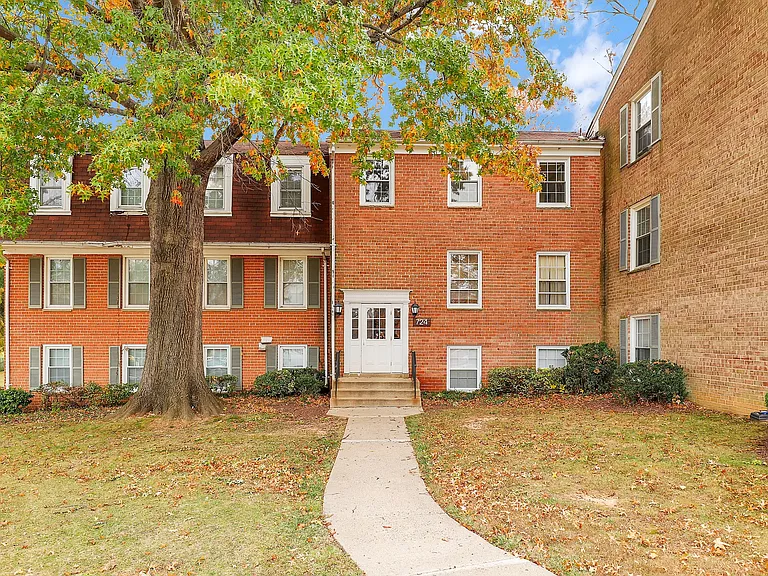 724 Quince Orchard Blvd #202 — Photo 14