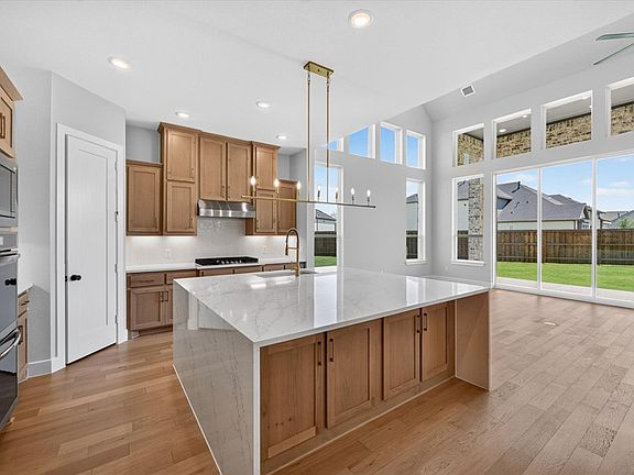 2nd image of 840 Heatherbrook Dr