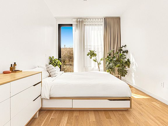 4th image of 266 Greene Ave #2